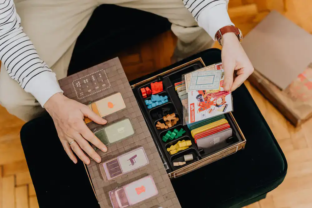 Puzzle accessories and sorting trays